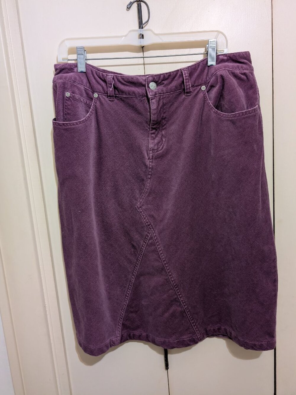 A Groovy willi smith Mauve shade Corduroy jean skirt -Sz 14